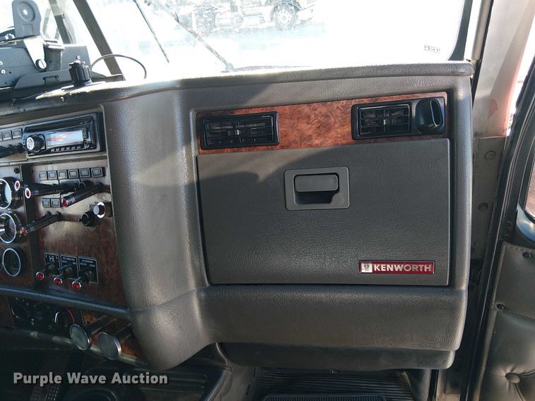 image for item FK0543 2006 Kenworth T800 semi truck