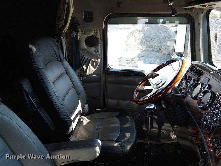 image for item FK0543 2006 Kenworth T800 semi truck