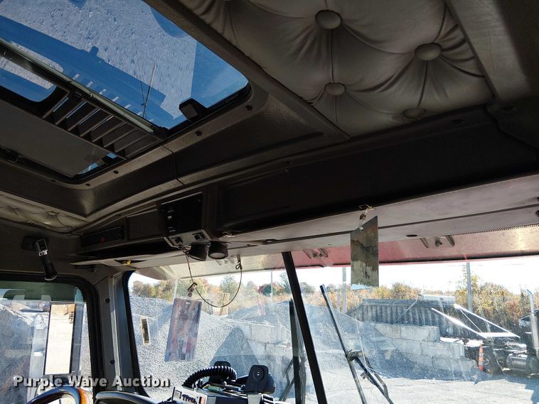 image for item FK0543 2006 Kenworth T800 semi truck