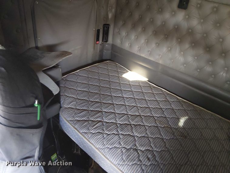 image for item FK0543 2006 Kenworth T800 semi truck