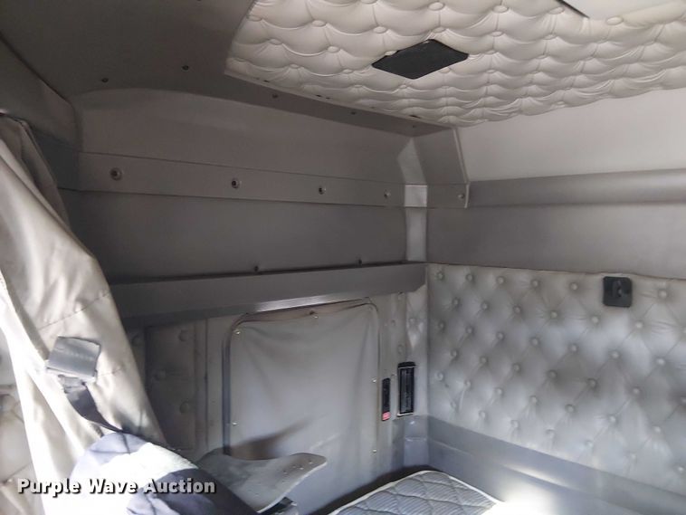 image for item FK0543 2006 Kenworth T800 semi truck