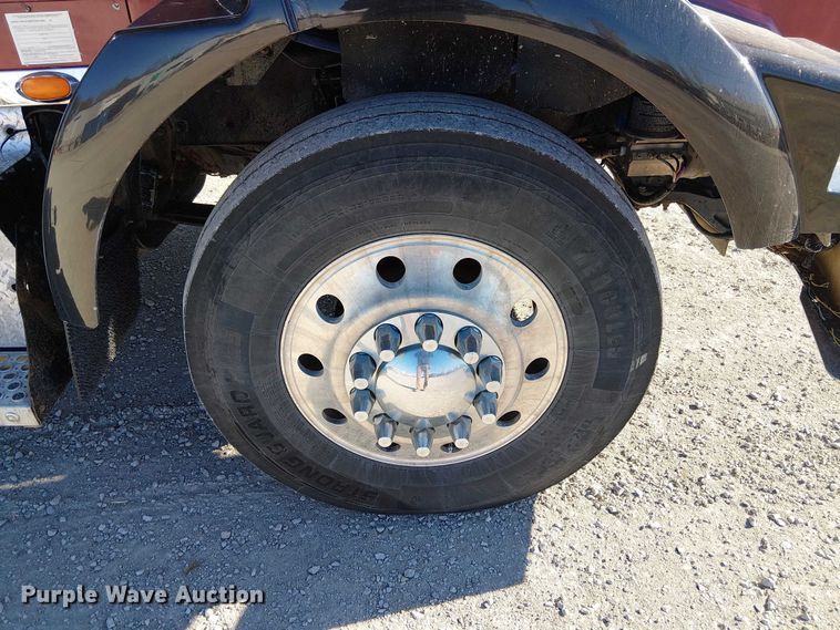 image for item FK0543 2006 Kenworth T800 semi truck