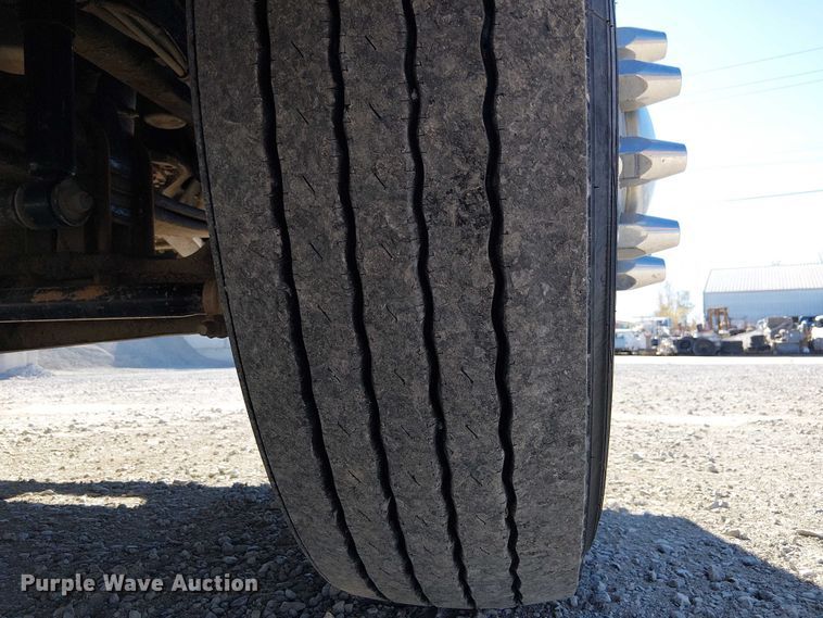 image for item FK0543 2006 Kenworth T800 semi truck