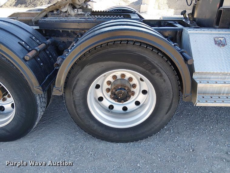 image for item FK0543 2006 Kenworth T800 semi truck