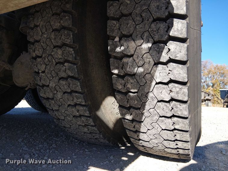 image for item FK0543 2006 Kenworth T800 semi truck