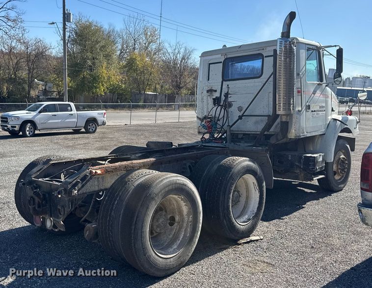 image for item FK0574 1999 Volvo WG semi truck