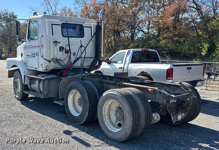 image for item FK0574 1999 Volvo WG semi truck