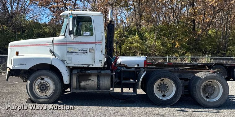 image for item FK0574 1999 Volvo WG semi truck