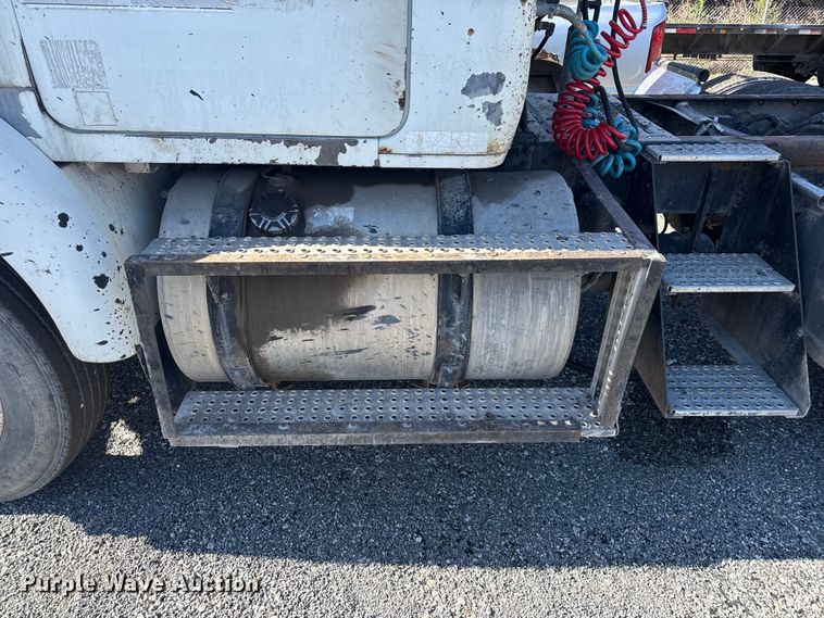 image for item FK0574 1999 Volvo WG semi truck