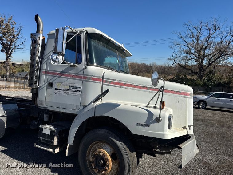 image for item FK0574 1999 Volvo WG semi truck
