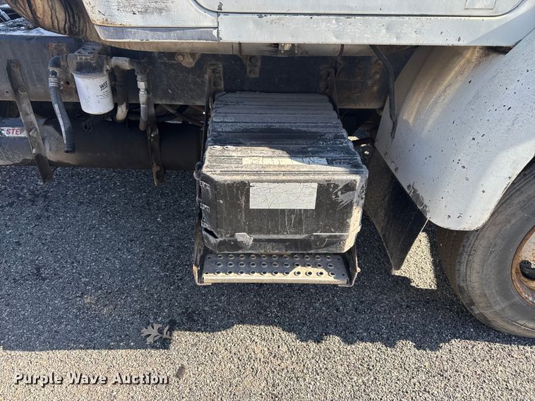 image for item FK0574 1999 Volvo WG semi truck