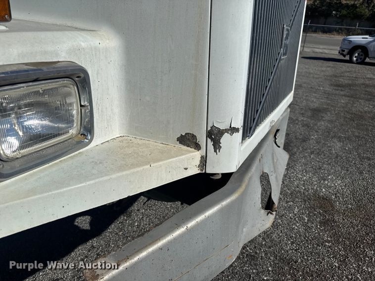 image for item FK0574 1999 Volvo WG semi truck