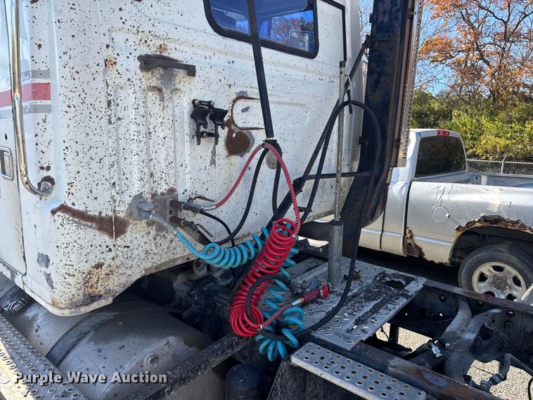 image for item FK0574 1999 Volvo WG semi truck