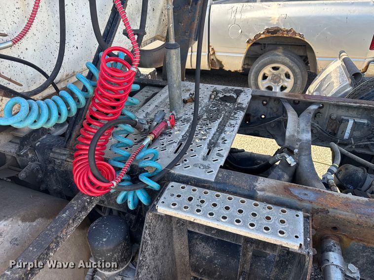 image for item FK0574 1999 Volvo WG semi truck