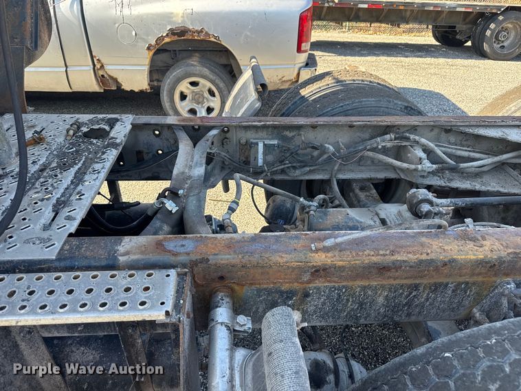 image for item FK0574 1999 Volvo WG semi truck