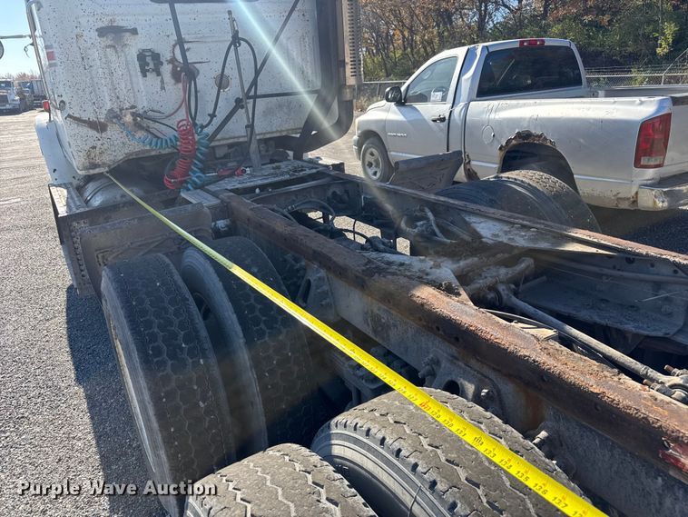 image for item FK0574 1999 Volvo WG semi truck