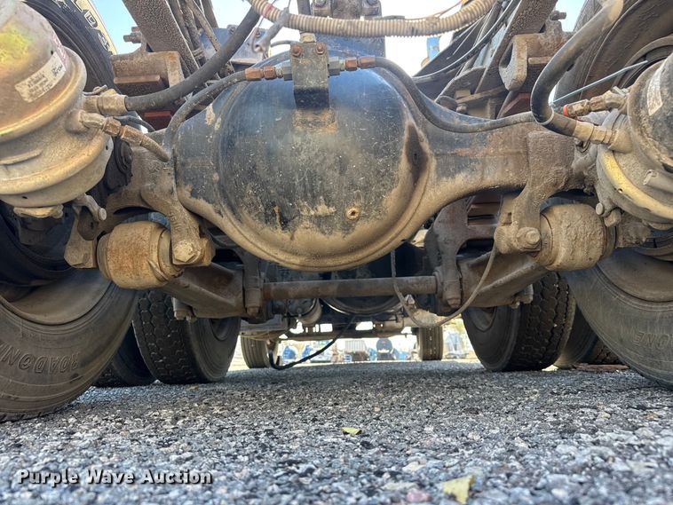 image for item FK0574 1999 Volvo WG semi truck