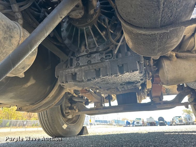 image for item FK0574 1999 Volvo WG semi truck