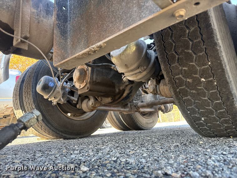 image for item FK0574 1999 Volvo WG semi truck