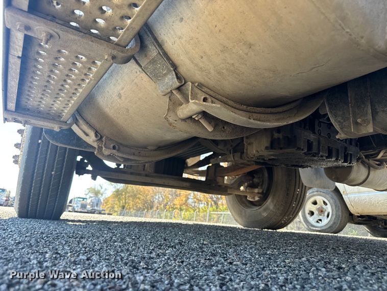 image for item FK0574 1999 Volvo WG semi truck