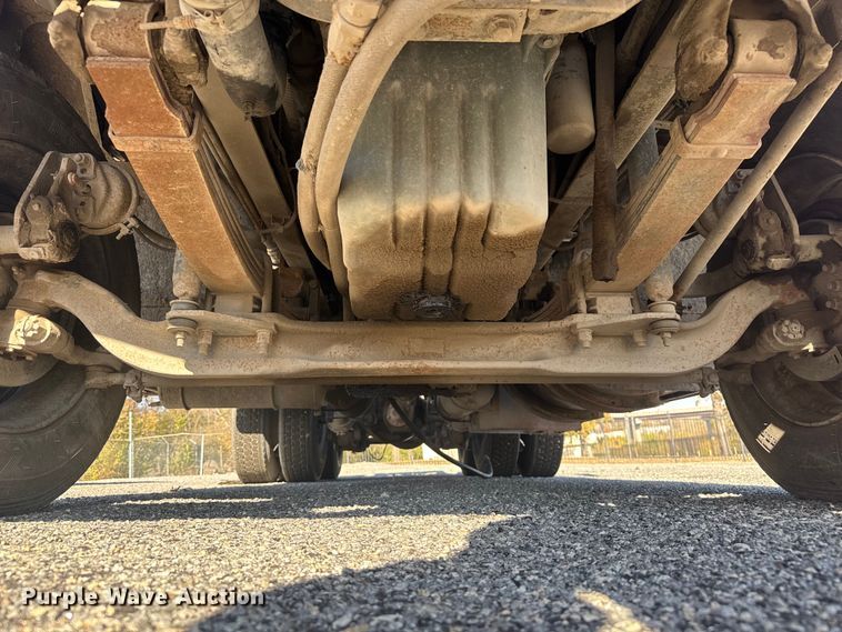 image for item FK0574 1999 Volvo WG semi truck