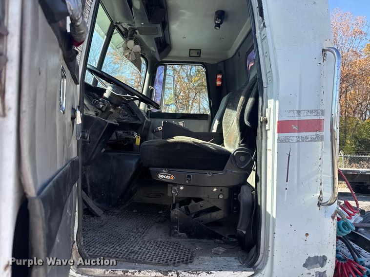 image for item FK0574 1999 Volvo WG semi truck