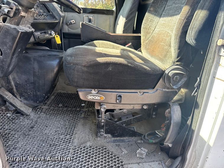 image for item FK0574 1999 Volvo WG semi truck