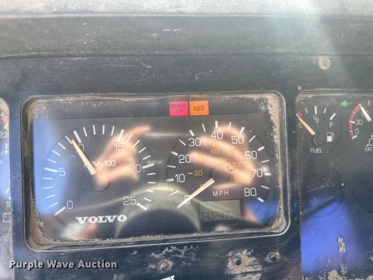 image for item FK0574 1999 Volvo WG semi truck