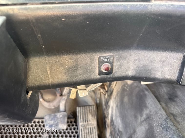 image for item FK0574 1999 Volvo WG semi truck