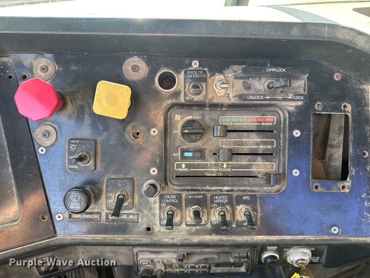 image for item FK0574 1999 Volvo WG semi truck