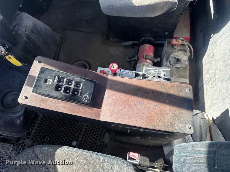 image for item FK0574 1999 Volvo WG semi truck