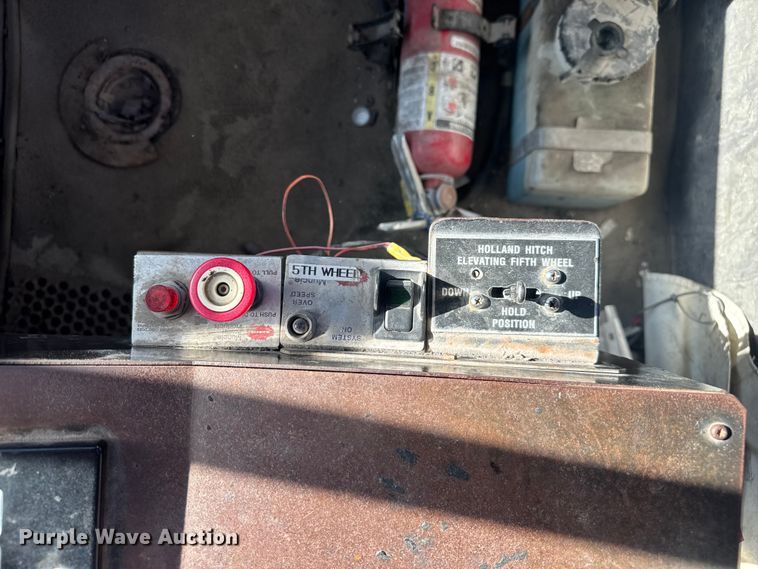 image for item FK0574 1999 Volvo WG semi truck