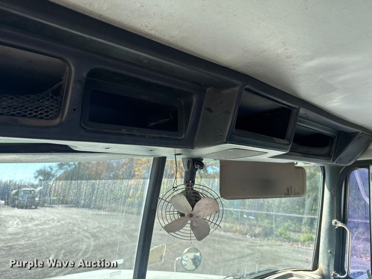 image for item FK0574 1999 Volvo WG semi truck