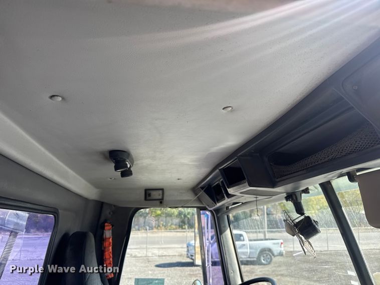 image for item FK0574 1999 Volvo WG semi truck