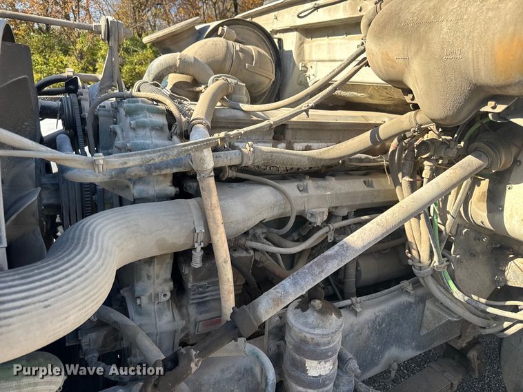 image for item FK0574 1999 Volvo WG semi truck