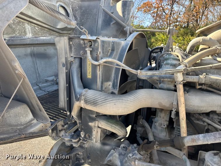 image for item FK0574 1999 Volvo WG semi truck