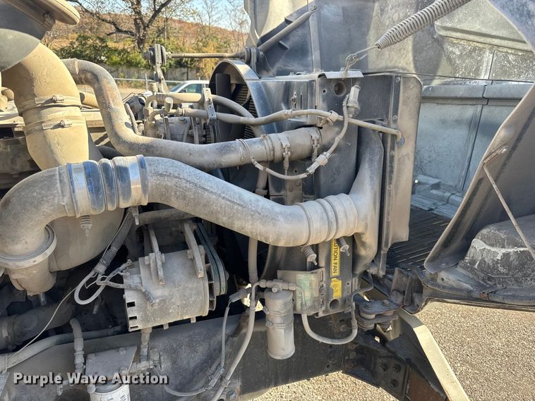 image for item FK0574 1999 Volvo WG semi truck