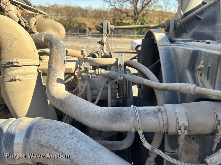 image for item FK0574 1999 Volvo WG semi truck