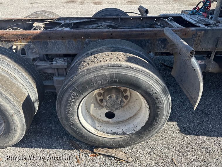 image for item FK0574 1999 Volvo WG semi truck