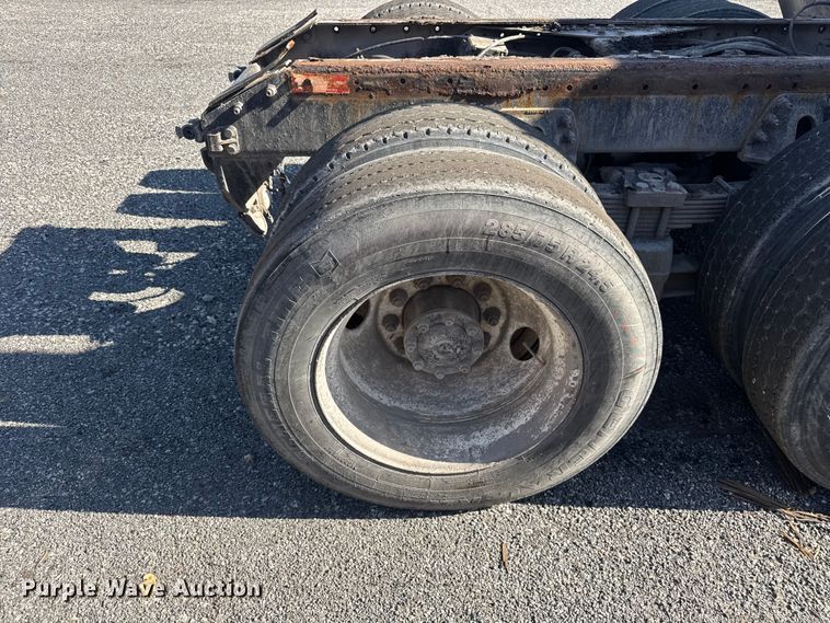 image for item FK0574 1999 Volvo WG semi truck