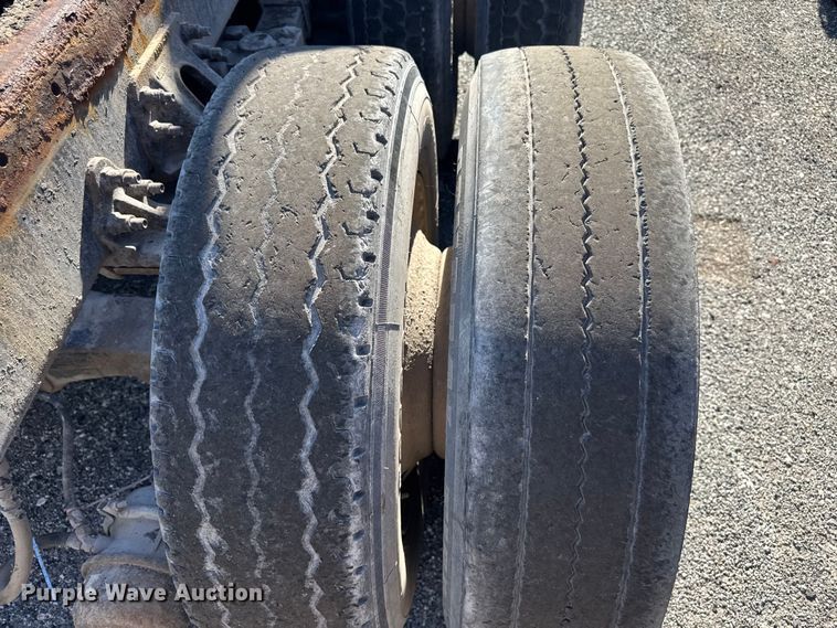 image for item FK0574 1999 Volvo WG semi truck