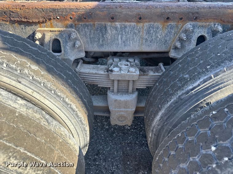 image for item FK0574 1999 Volvo WG semi truck