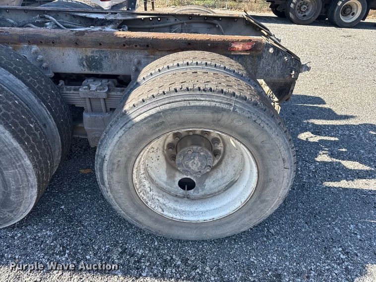 image for item FK0574 1999 Volvo WG semi truck