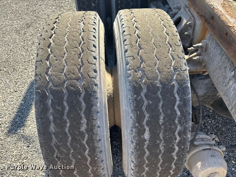 image for item FK0574 1999 Volvo WG semi truck