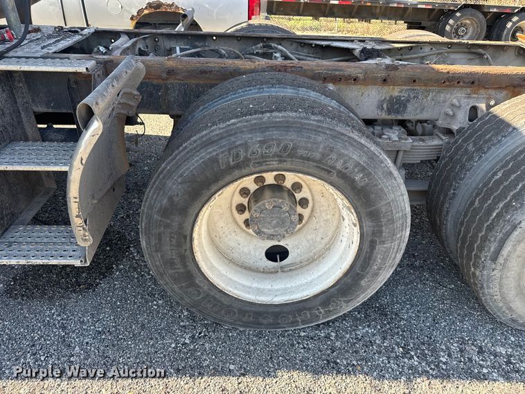 image for item FK0574 1999 Volvo WG semi truck