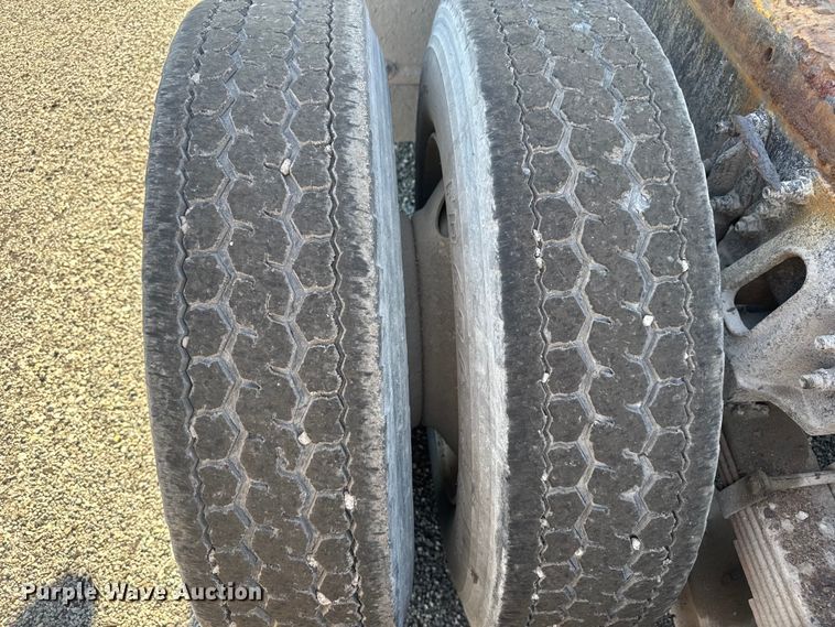 image for item FK0574 1999 Volvo WG semi truck