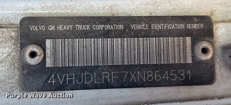 image for item FK0574 1999 Volvo WG semi truck