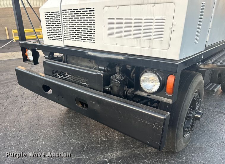 image for item FK0581 Ottawa  YT30 yard truck