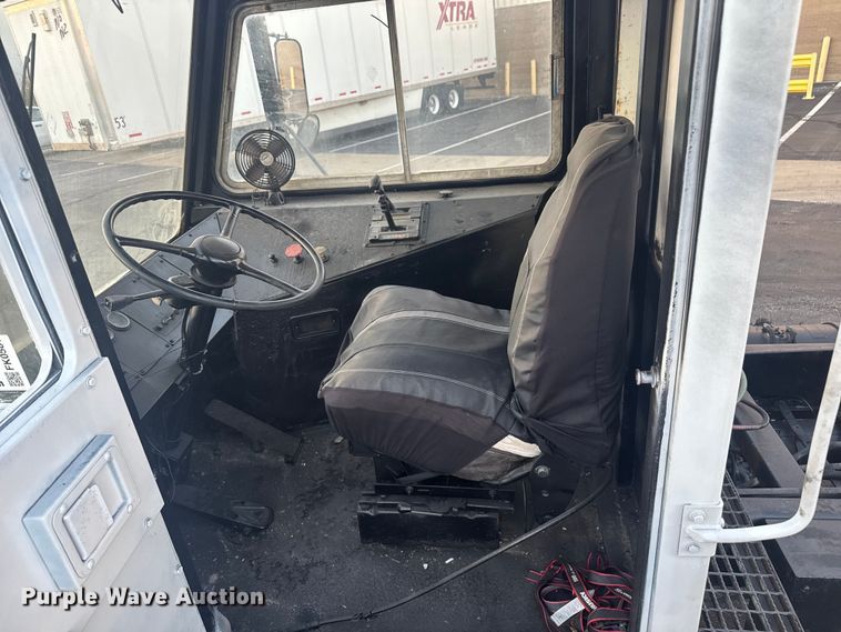 image for item FK0581 Ottawa  YT30 yard truck