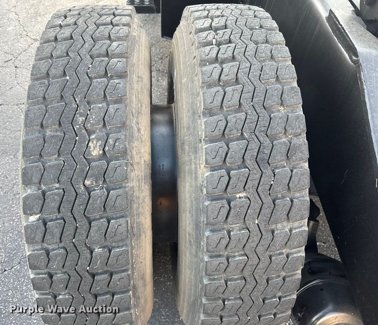 image for item FK0581 Ottawa  YT30 yard truck